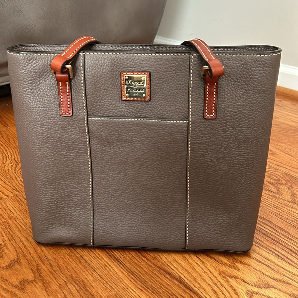 BRAND NEW Dooney & Bourke Pebble Grain Small Lexington Bag!